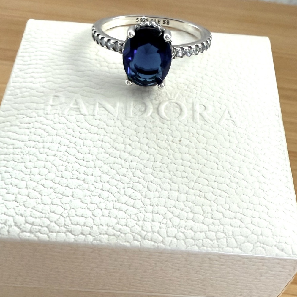 PANDORA: Blue Sparkling Statement Halo Ring. 
Sterling silver. Size: 8.5 (58)